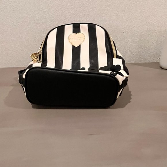 Small Betsy Johnson New York black and white stripe mini backpack with hearts - Picture 4 of 6